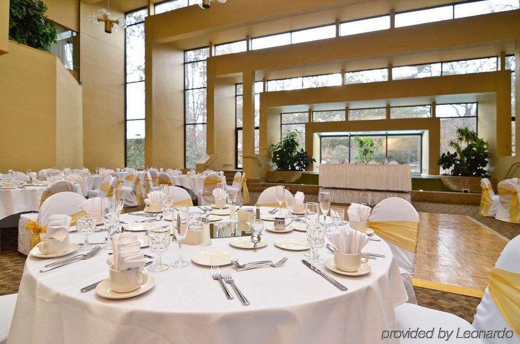 Clock Tower Resort And Conference Center - Rockford Zewnętrze zdjęcie